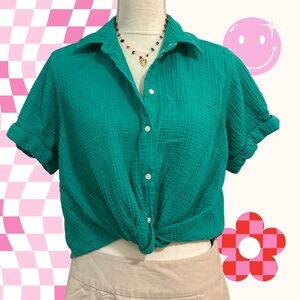 Universal Thread Teal Button-Up Crop Top